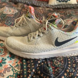 Women’s Nike’s Sz 9